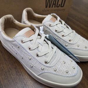 REVITALIGN Women's Belmont Pearl Sneaker-Size 9 Wide